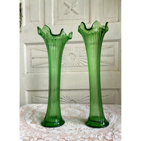 Vintage MCM Pair Ribbed Green Glass Swung Fluted Vases 12" - Picture 9 of 10